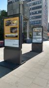 Die Ergebnisse des Architekturwettbewerbs sind in Werbekästen in der Gründgensstraße ausgestellt.